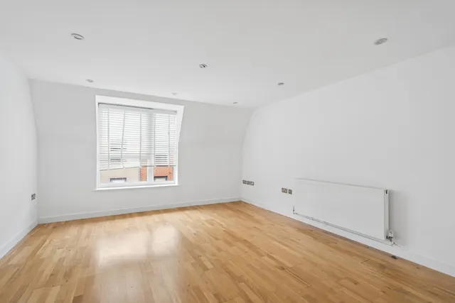 Photo 2 — Brunel Court, 22 Aldenham Road, Watford, WD19 4FR
