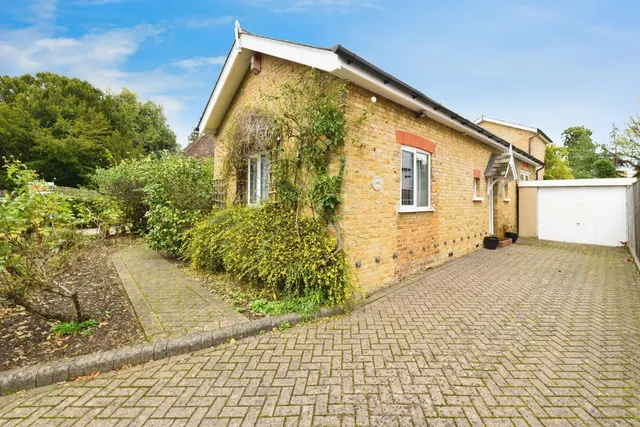 Hayes Lane, Kenley, CR8, photo 1