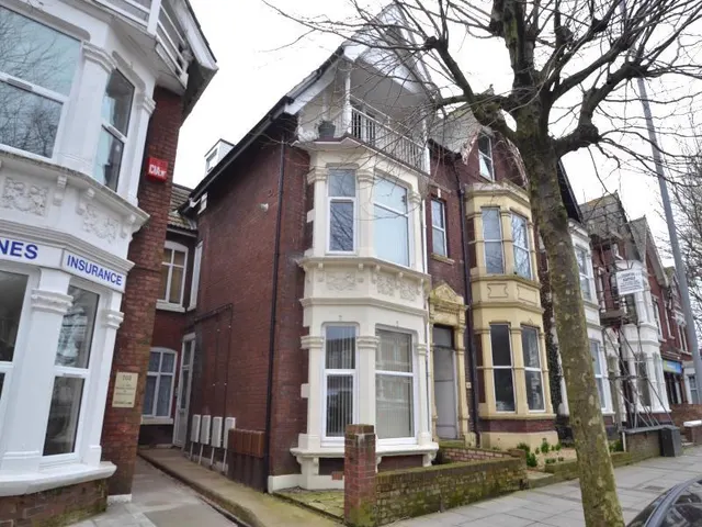 London Road, Portsmouth, PO2, photo 1