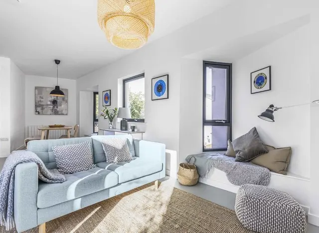 Photo 3 — Inglemere Road, Tooting, CR4