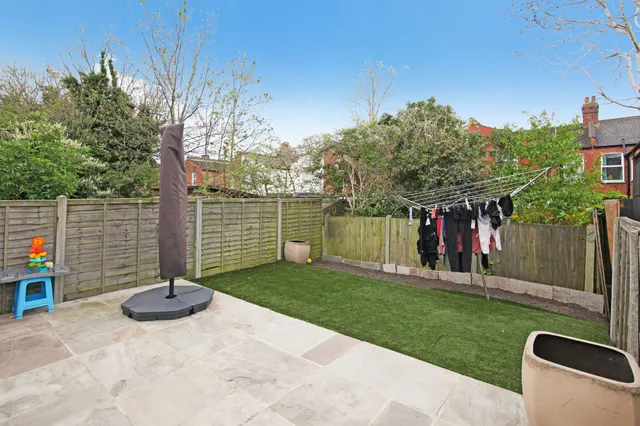 Pine Road, London, NW2, photo 3