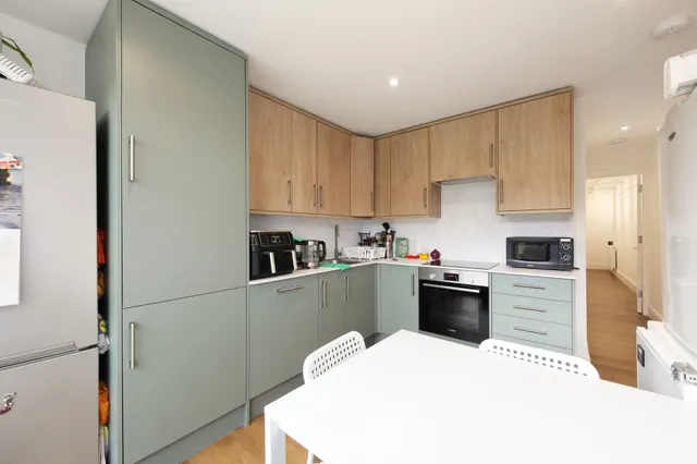 Pine Road, London, NW2, photo 2