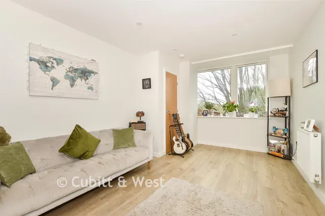Wood Street, East Grinstead, RH19, photo 2