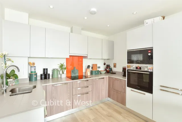 Wood Street, East Grinstead, RH19, photo 3