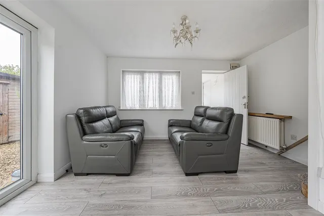 Campion Close, Denham, UB9, photo 2