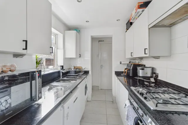 Photo 3 — Southwold Road, Watford, Watford, WD24 7DP