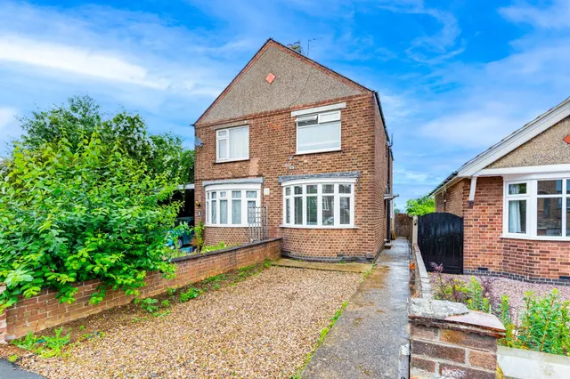 Hillside Road, Wellingborough, NN8 4AN, photo 1
