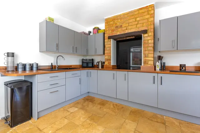 Photo 3 — Hillside Road, Wellingborough, NN8 4AN