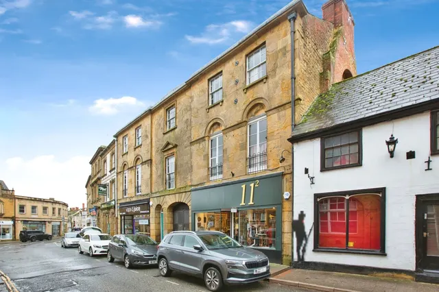Market Square, Crewkerne, photo 1