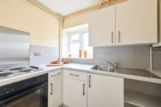Photo 3 — 1 Watkins House, Manchester Road, London