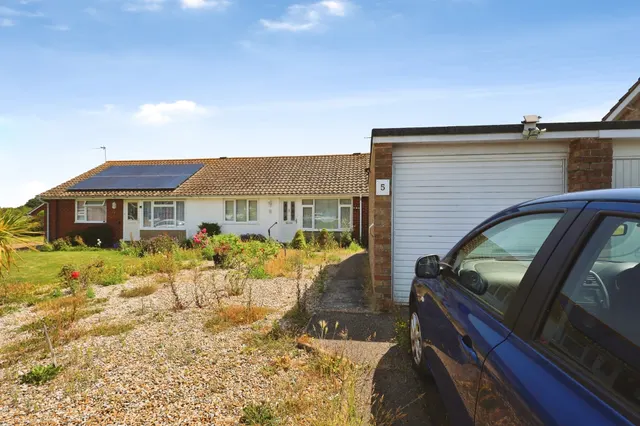 Photo 2 — Hawksbridge Close, Eastbourne