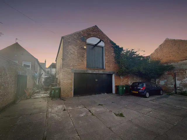Grove Street, Retford, DN22, photo 1