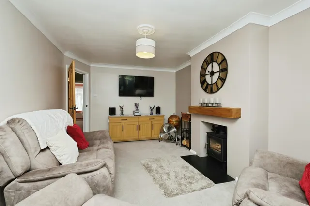 Photo 2 — Oakleaf Drive, Polegate