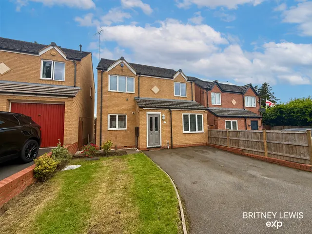 Woods Close, Burton-on-Trent, DE15 9BY, photo 1