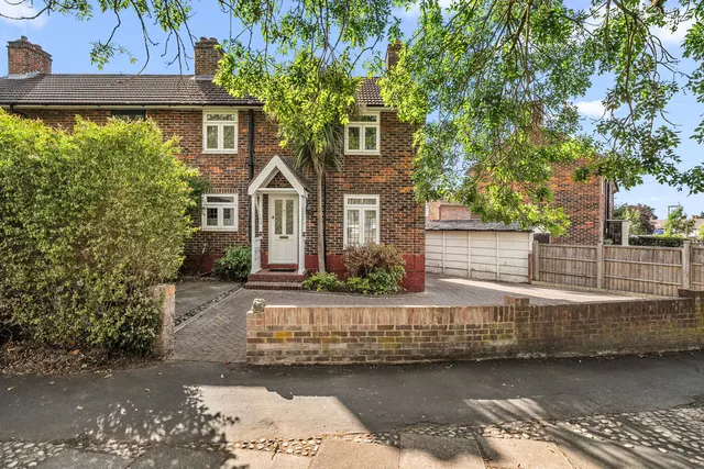 Grotto Road, Weybridge KT13 8PL, photo 1
