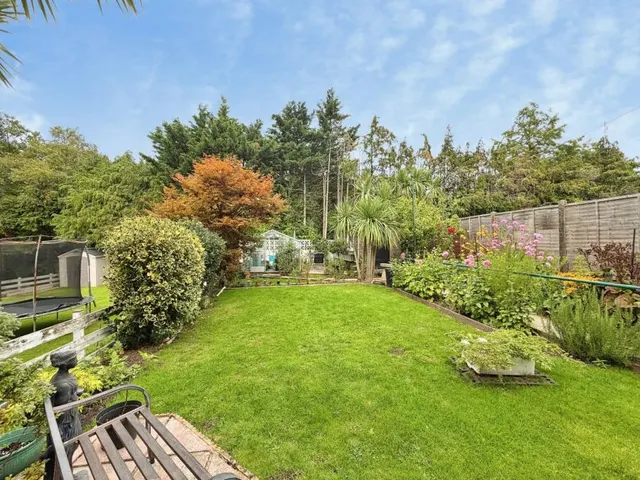 Farm Drive, Cardiff, CF23, photo 2