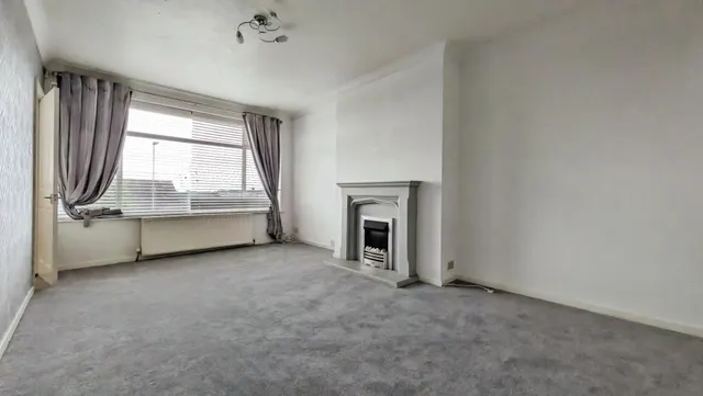 Denhill Drive, Springhead, OL4, photo 3