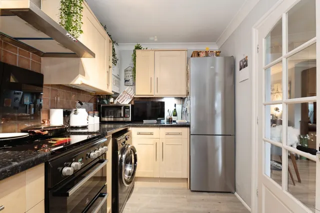 Grovelands, West Molesey, KT8, photo 3