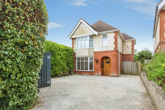 Alder Road, Branksome, BH12, photo 1