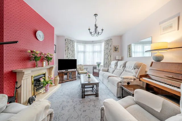 Photo 2 — Cavendish Way, West Wickham, BR4