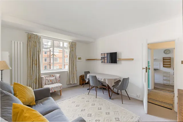 Sutton Court Road, London, W4, photo 1