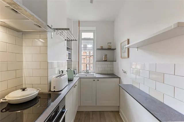 Sutton Court Road, London, W4, photo 3
