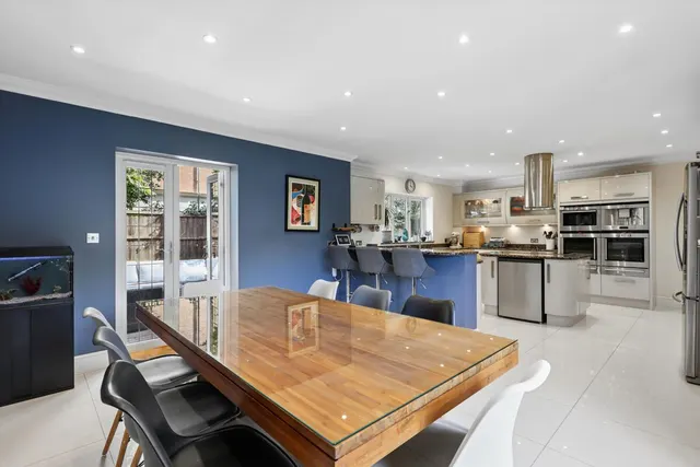 The Paddocks, Weybridge, KT13, photo 3