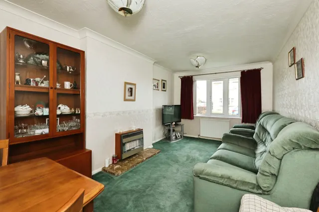 Photo 2 — Hunters Way, Dinnington, Sheffield