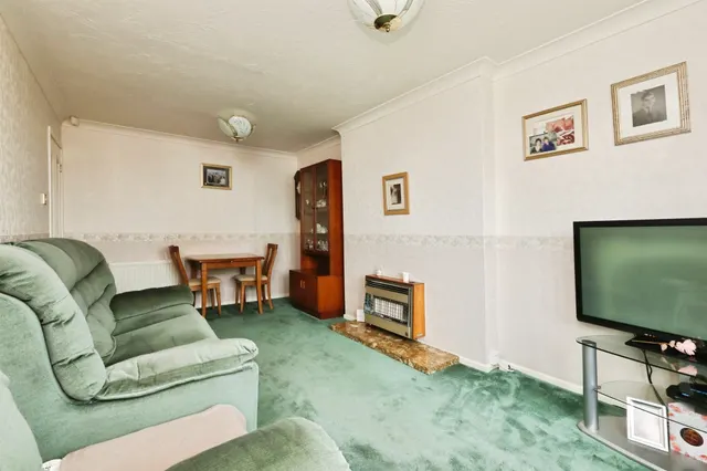 Photo 3 — Hunters Way, Dinnington, Sheffield