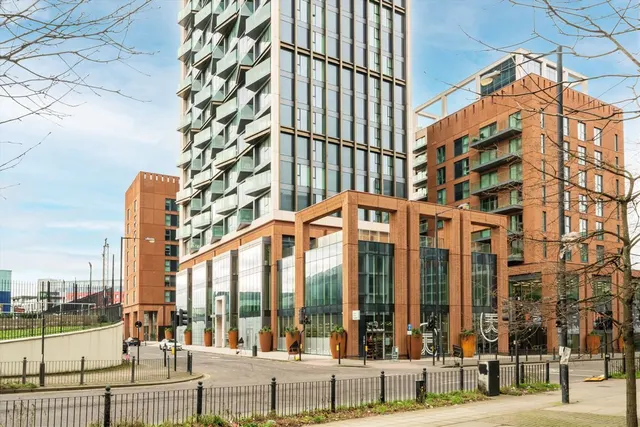 Portal Way, W3, photo 1