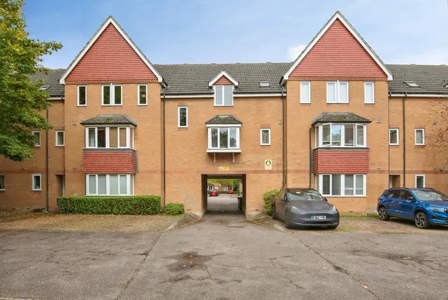 Redoubt Close, Hitchin, SG4, photo 1