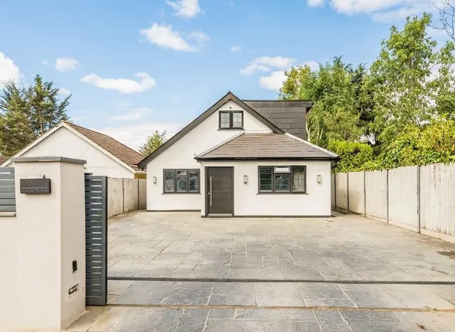 Harlington Road, Uxbridge, UB8, photo 1