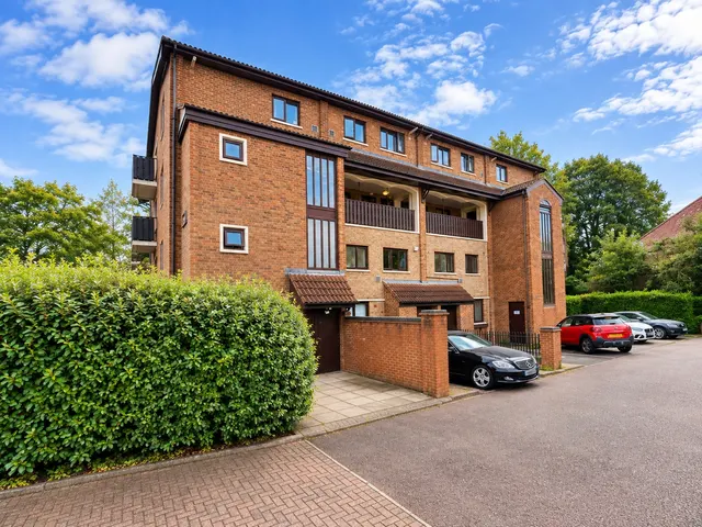 Bristol Road South, Rednal, B45, photo 1