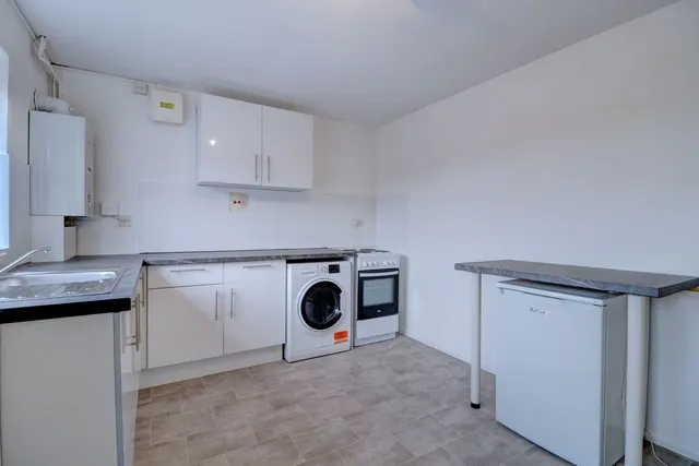 Desborough Road, High Wycombe, HP11, photo 2