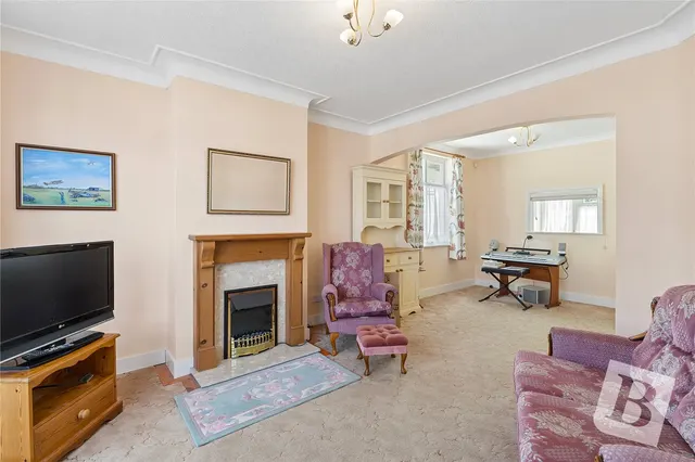 Photo 3 — Mansfield Gardens, Hornchurch, RM12