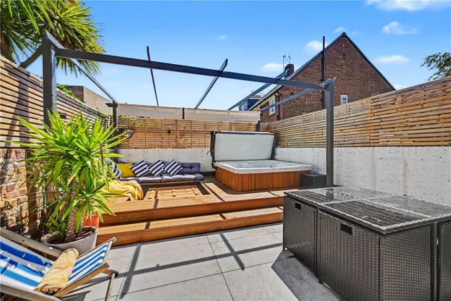 Compton Road, London, NW10, photo 1