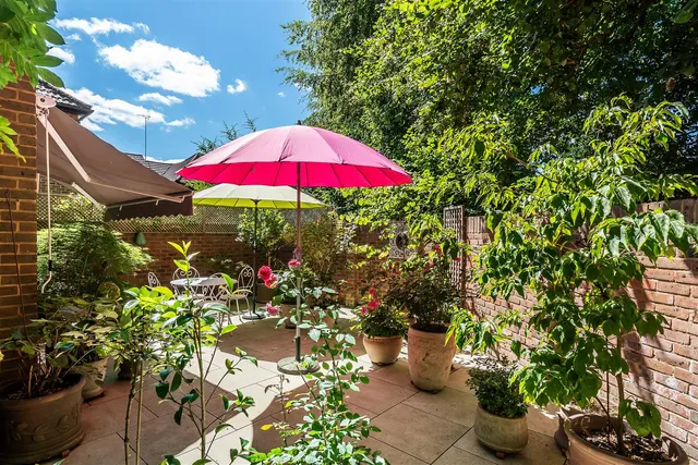 Beechwood Park, Leatherhead, KT22, photo 2