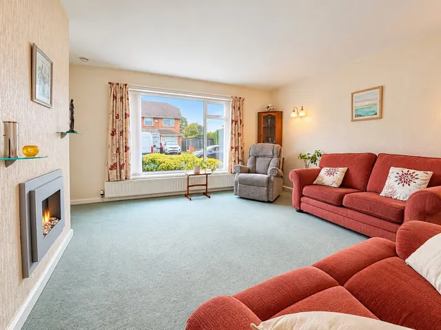 Lyndhurst Avenue, Stockport, SK7, photo 3