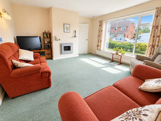 Lyndhurst Avenue, Stockport, SK7, photo 2