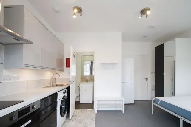 Photo 3 — 24 Vaughan Road, Harrow