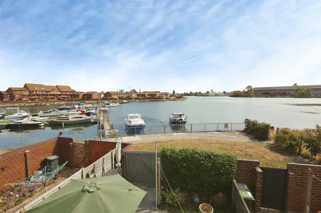 Photo 3 — Dolphin Crescent, Gosport