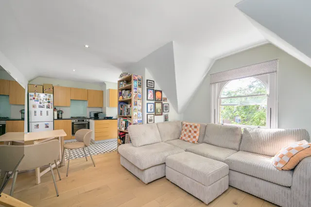 Photo 2 — Flat 8, 14 Acol Road, London