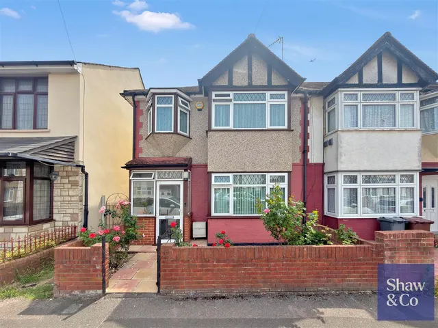 Victoria Avenue, Hounslow, photo 1
