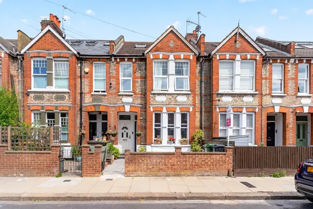 Oaklands Grove, London, photo 1