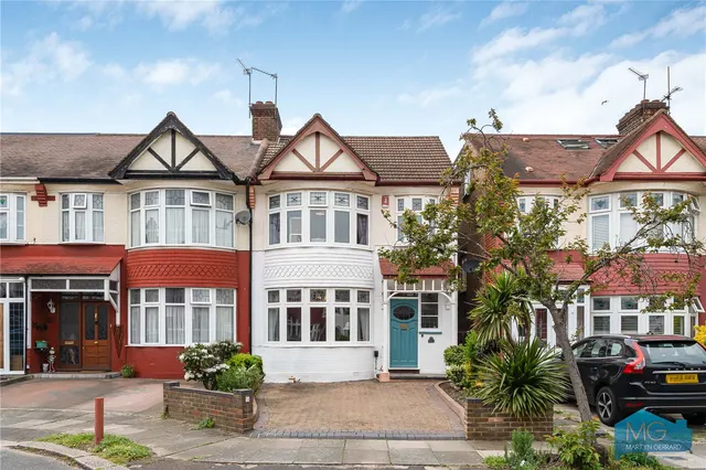Huxley Place, London, N13, photo 1