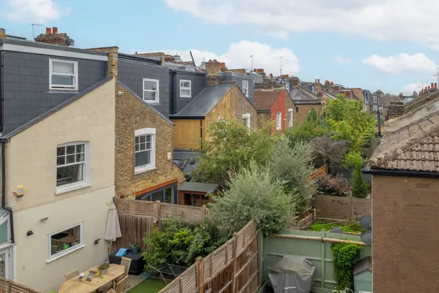 Allfarthing Lane, London, SW18, photo 3