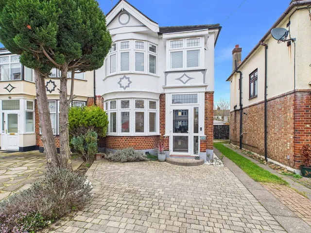 Photo 2 — Balgonie Road, London, E4 7HL