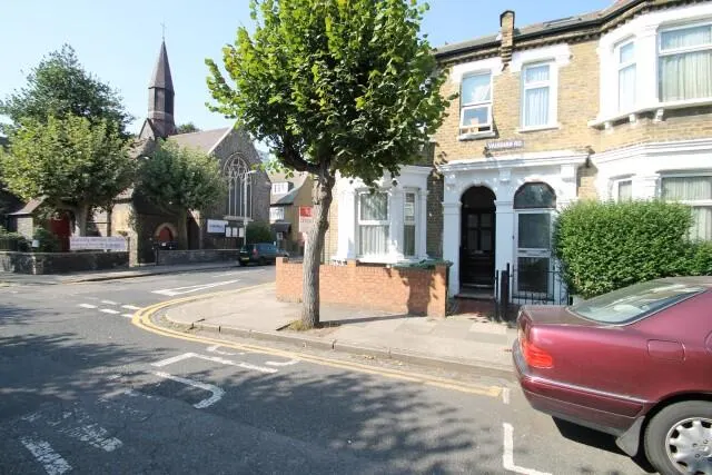 Vaughan Road, London, photo 1