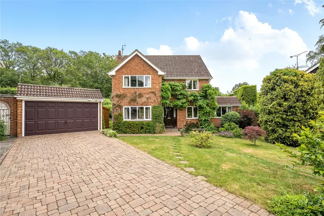 Trefoil Close, Hartley Wintney, Hook, Hampshire, RG27 8TS, photo 1