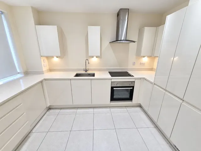 Marsh Road, Pinner, HA5, photo 2